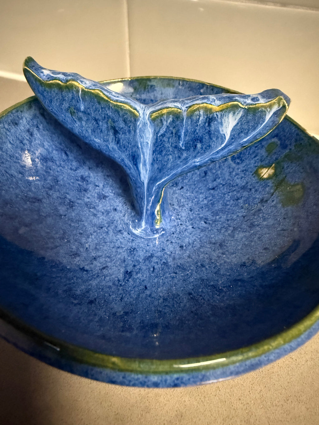 Whale tail bowl